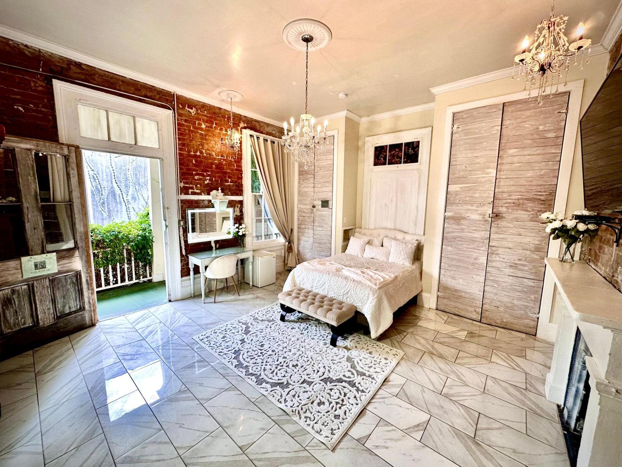 Fleur De Lis Mansion Bed & Breakfast New Orleans Exterior photo